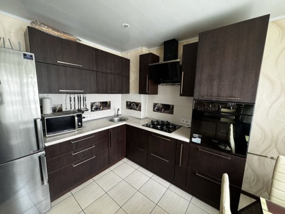 Продается  4 ком квартира по ул Сергея Синенко 8/9 Запоріжжя