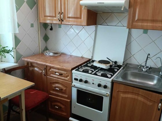 +Продам 1 ком.квартиру по ул.Полякова 15000 дол. Запорожье