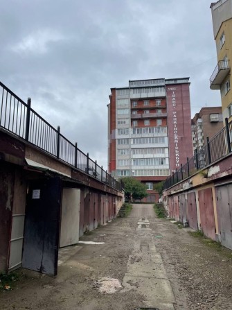 Продається приватизований мурований гараж вул. Івасюка, 78 - фото 1