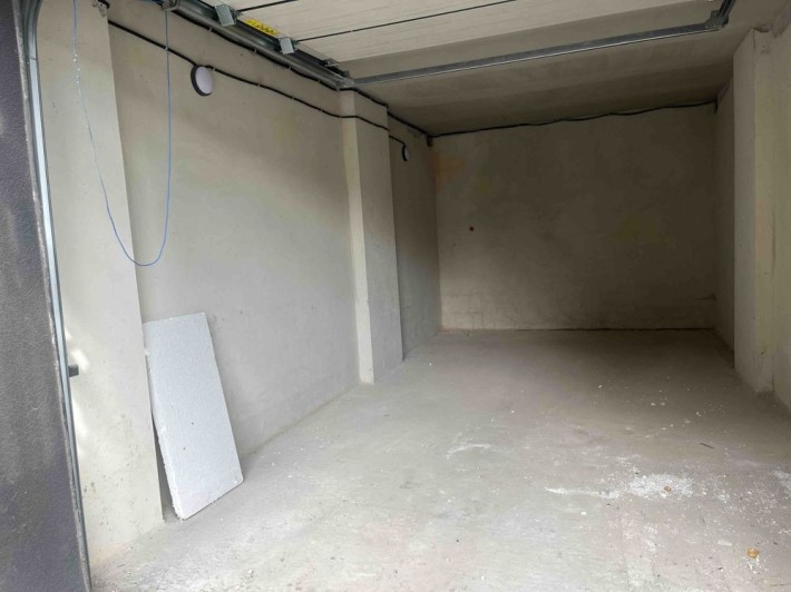 Продається гараж на Фемелі плаза, зроблено світло. - фото 1