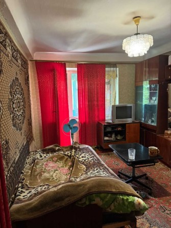 Продам 2 комнатную квартиру в центре Запорожья - фото 1