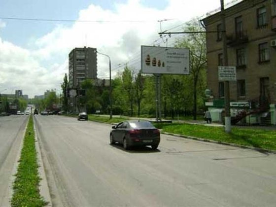 Продам трикімнатну квартиру по вулицi Перемоги 48  р-н Б.Ш. Власник.