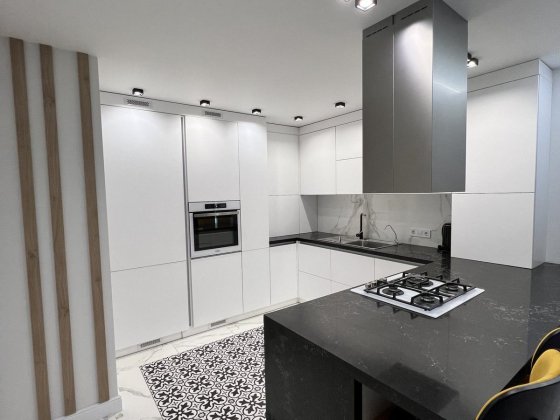 Продаж 2-кім. квартири 67 м.кв., в. Мазепи Львів