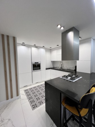 Продаж 2-кім. квартири 67 м.кв., в. Мазепи - фото 1