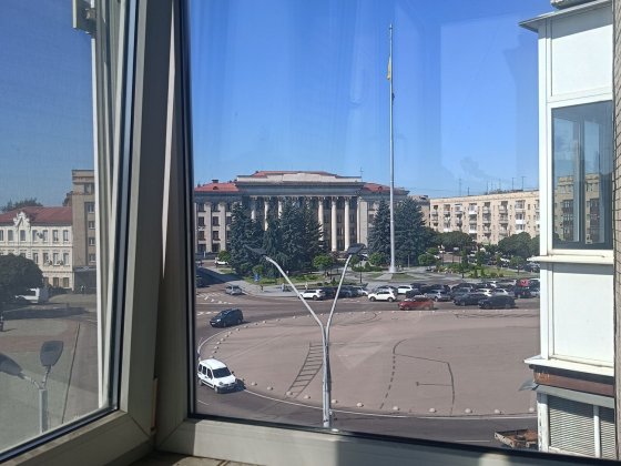 Продам 2 х кімнатну сталінку пл.Соборна Житомир