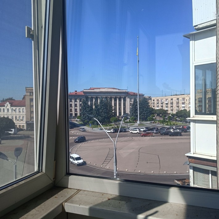 Продам 2 х кімнатну сталінку пл.Соборна - фото 1