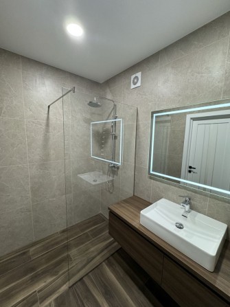 Свет не отключают! Продам квартиру с ремонтом в ЖК - фото 1