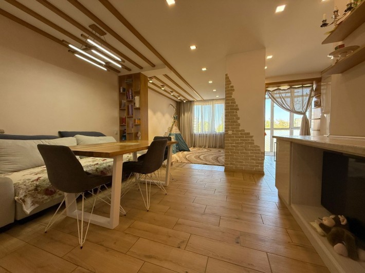 Продаю 3-х комнатную квартиру в центре. - фото 1