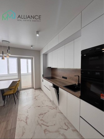 Продам 3 ком с ремонтом ул.С.Подолинского ,центер - фото 1