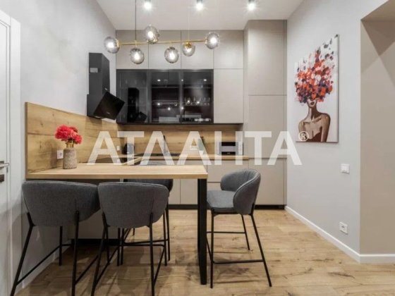 Продаж 2 кім. квартири по вул. Леонтовича. Ближній центр. Львов