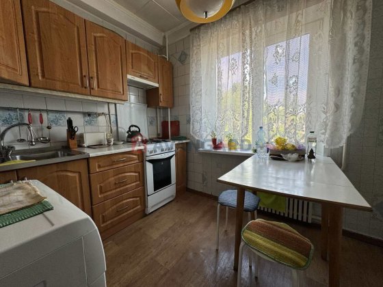 Продам простору 3к. квартиру по вул.Українська 3/9 Запоріжжя