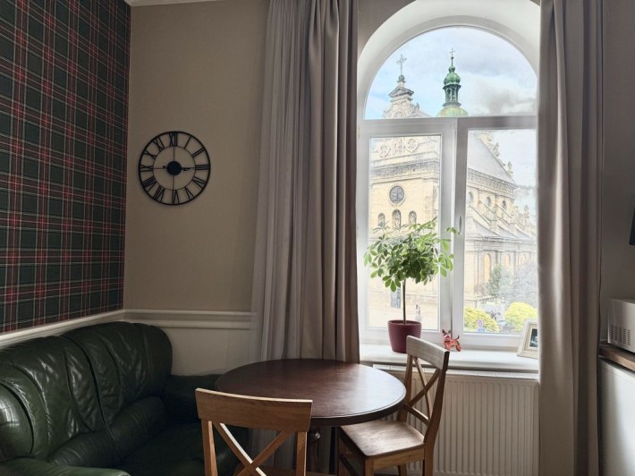 Продаж 1-кім квартири з виглядом на церкву Св.Андрія на площі Соборній - фото 1