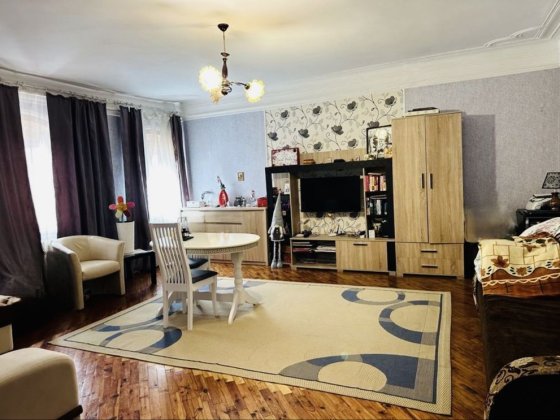 Продаж квартири 4-х кімнатна ( підійде і під бізнес) Житомир