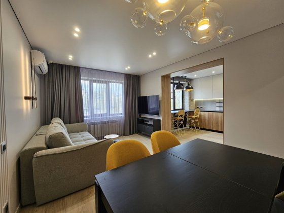 Продам 5 комнатную квартиру ж/м Победа / Набережная/ Героев Днепр