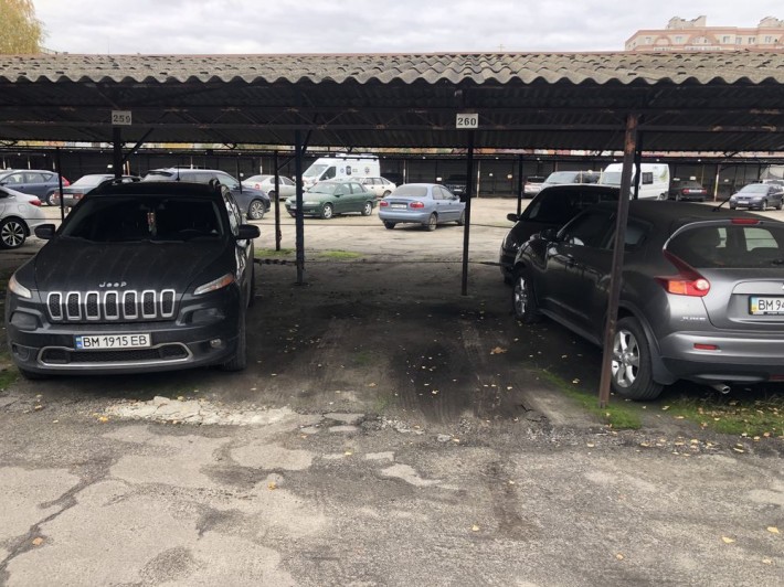 Продам паркомісце,зручного використання під навісом - фото 1