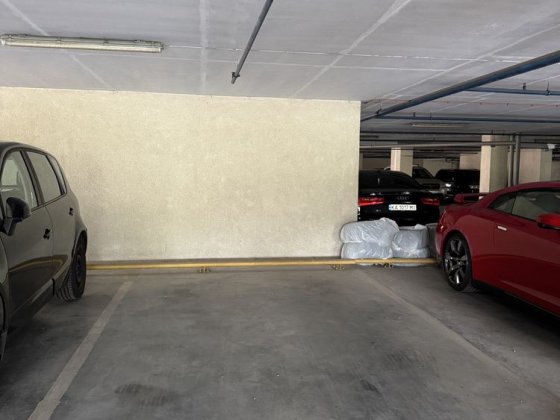 Продаж паркомісця Голосіївська 13 В Київ