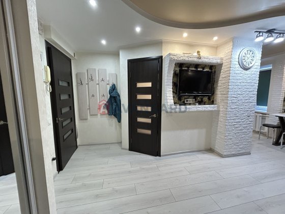 У продажу однокімнатна студія, зуп. Гагаріна Запоріжжя