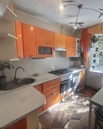 Продаж трикімнатної в районі Ковалівка на проспекті Перемоги 12 - фото 1