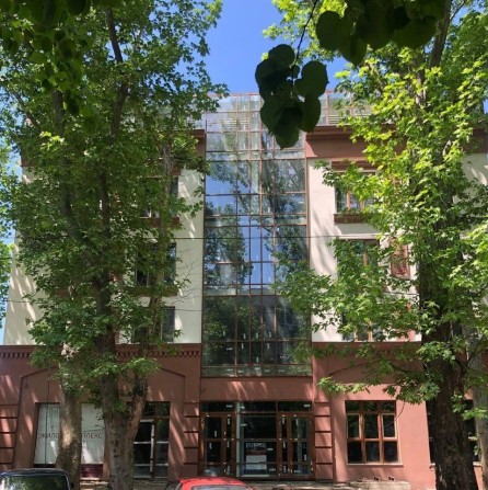 Трикімнатна квартира в центрі - фото 1