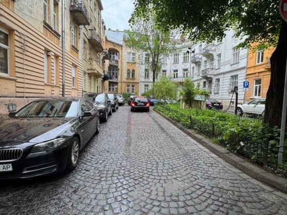 Продаж 2к квартири по вул. Богомольця Львів