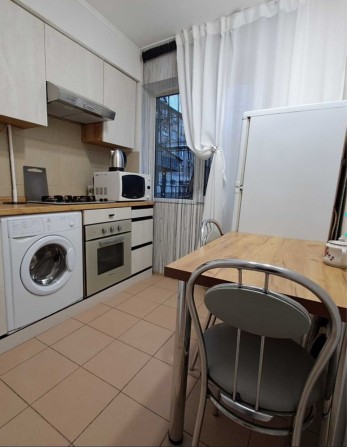 Продам 2 кімнатну квартиру пр Правди  вул Калинова - фото 1