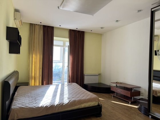 Продається повнометражна двокімнатна квартира Запорожье