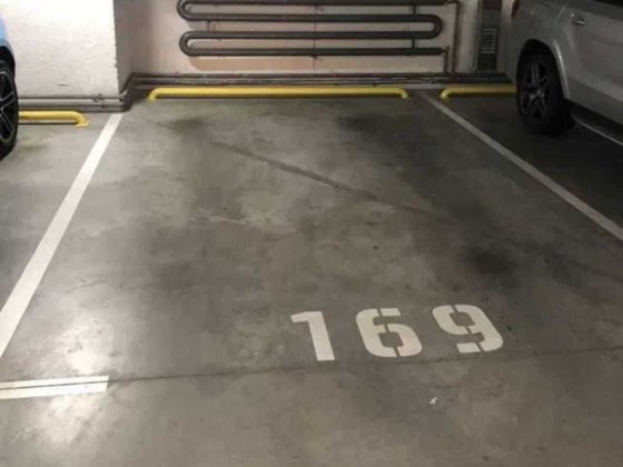 Продаж підземного просторого паркомісця з розеткою в ЖК RiverStone Київ