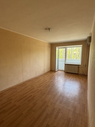 Продам 2-комнатную квартиру с ремонтом, ул. Бутомы, 2 этаж - фото 1