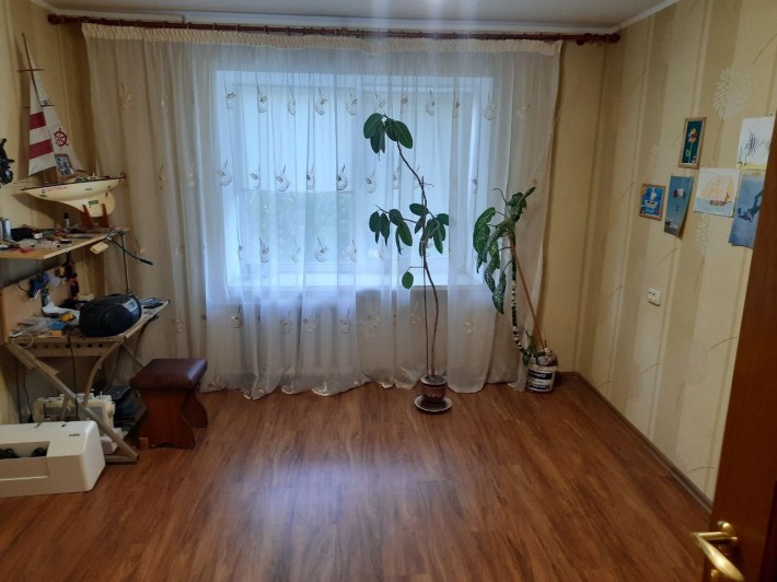 Продаж 3к квартири 76.7 кв. м на вул. Комбрига-Петрова 6 - фото 1