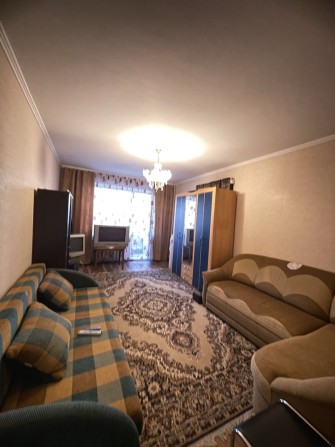 Продаю гарну, світлу, крупногабаритну 1к/к з ремонтом та меблями - фото 1