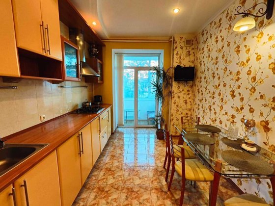 ПРОДАМ3-х кімнатну кваптиру по пр.Соборному 3-ій поверх Запоріжжя