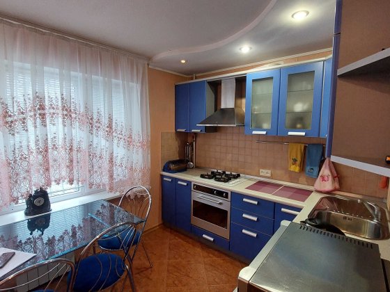 Трёхкомнатная квартира , улица Школьная 25,  46000 $  договорная Запоріжжя