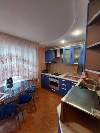 Трёхкомнатная квартира , улица Школьная 25,  46000 $  договорная - фото 1