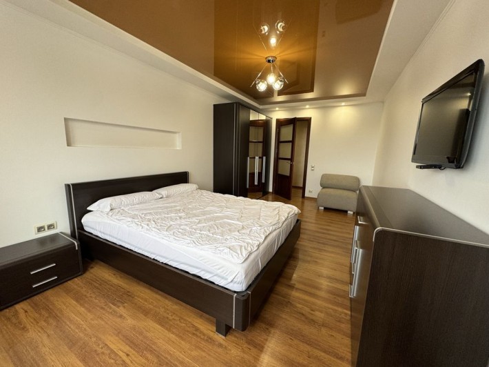 Власник . Продається 3 кімнатна квартира з ремонтом , техніка , меблі - фото 1