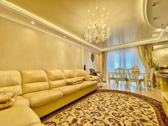 Продается достойная трехкомнатная квартира в центре.+гараж. Миколаїв