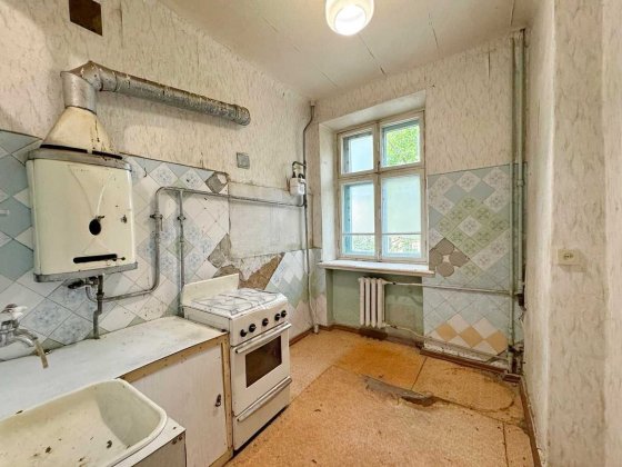 Продаю 2к квартиру на Адміральській, закритий двір,  біля гімназії. ц1 Миколаїв