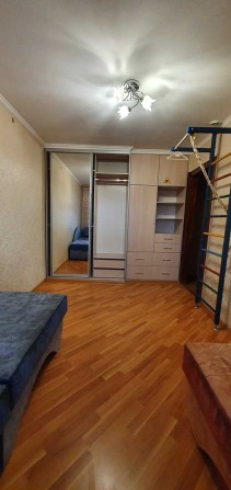 Продаю в Корабельном районе 2-х к. квартиру. - фото 1