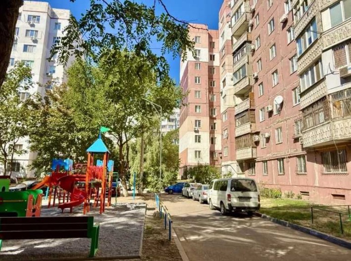 Срочно!!! 3-х ком.кв. 66 м2 по Ак.Заболотного/Сахарова ул. - фото 1