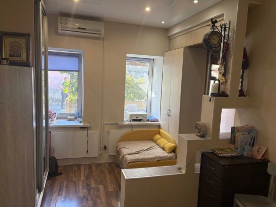 1-комнатная квартира на земле с большим палисадником на ул. Балковская Одесса