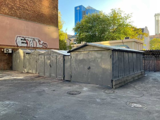 Продам гараж/паркомісце по вул Саксаганського Київ