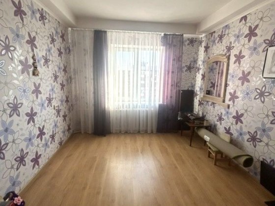 Продам 2-х комнатную квартиру в южном м-не по улице Автозаводская Запорожье