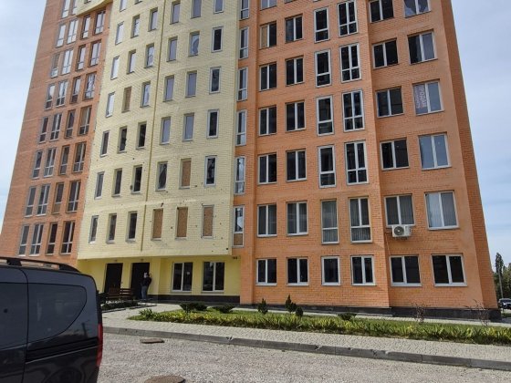 Продам 3 комнатную в новострое , 4 этаж Харків