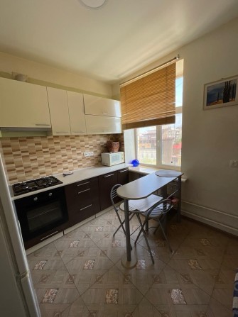 Продам 2 комнатную квартиру с ремонтом, 2 балкона, "сталинка" м.Левада - фото 1