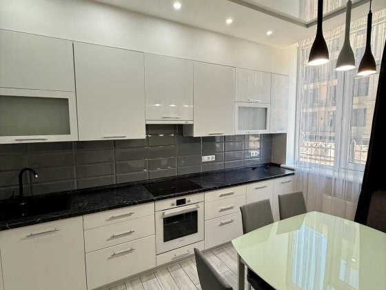 Французський бульвар,ЖК 19 Жем., 2х ком.квартира з ремонтом і меблями