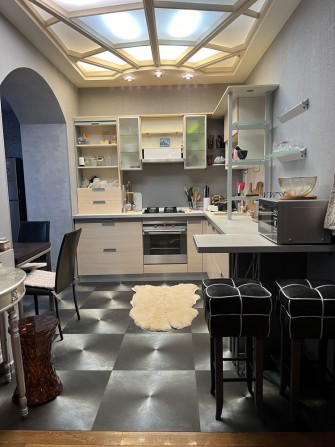 Продам 2ком кв метро Научная с ремонтом - фото 1