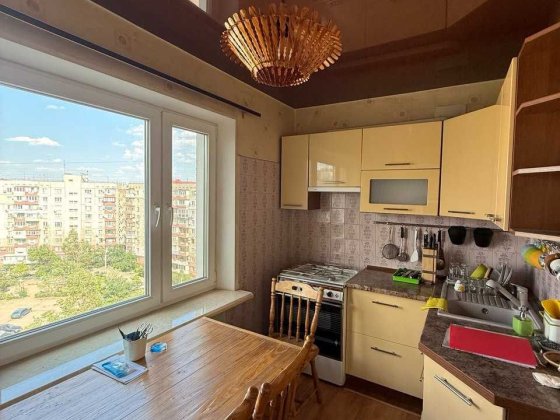 3-комн. квартира, 1-й Южный, р-н 97 гимназии. Без комиссии! Запорожье