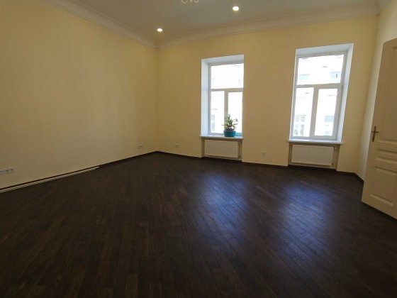 Продаж житлової квартири по вул. Гнатюка центр міста. Львов