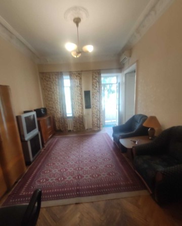 В продаже 3 ком хорошее состояние, средний этаж, крепкий дом , Центр . - фото 1