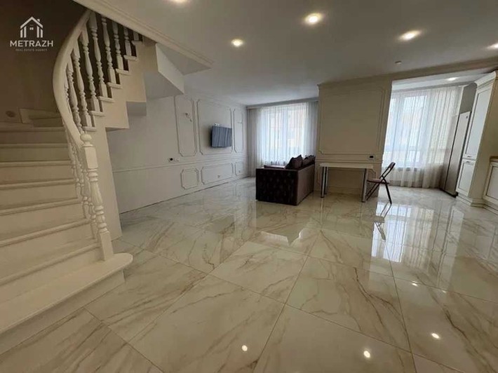 Продам 3х к.квартиру ,ЖК Радужный,Новые дома,Дворец спорта(код13745) - фото 1