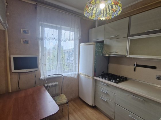 Продам  ТРЁХКОМНАТНАЯ квартира Проспект Шевченко/Р.Кармена не фасад Одесса